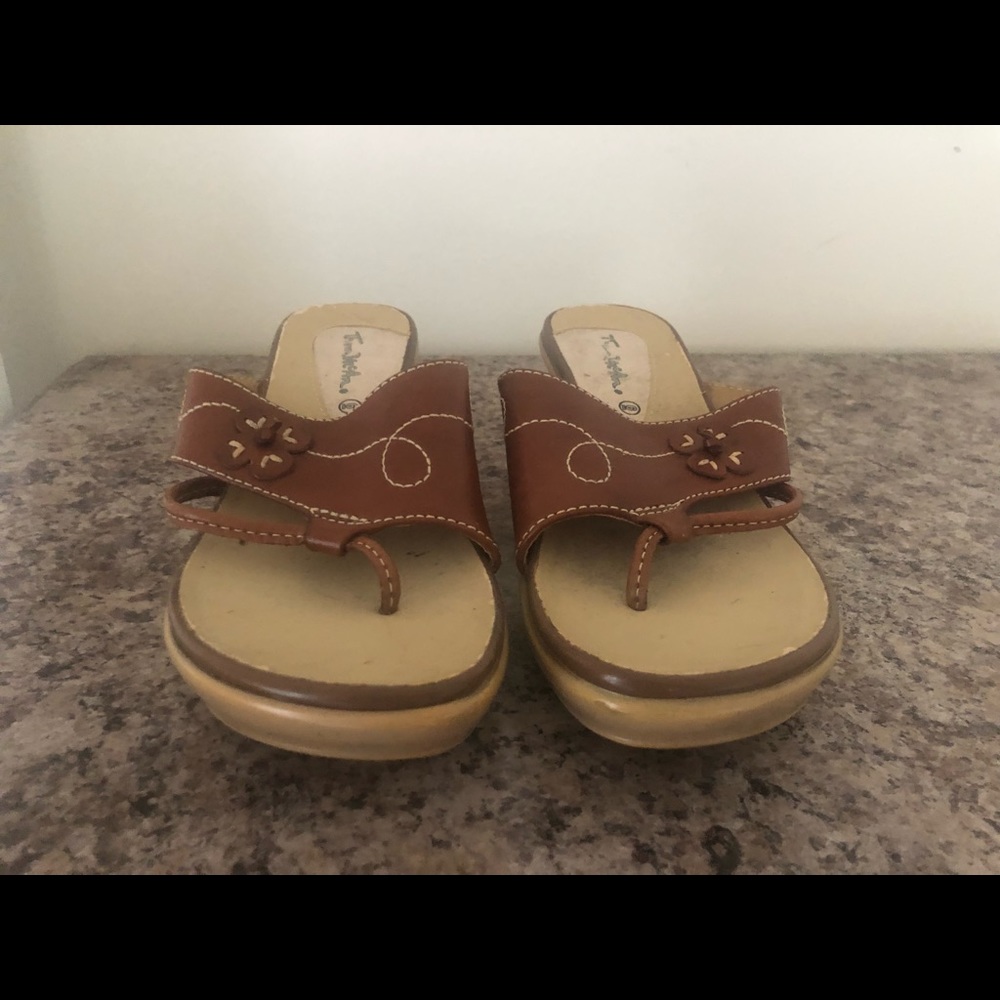 Brown sandals - Picture 1 of 3